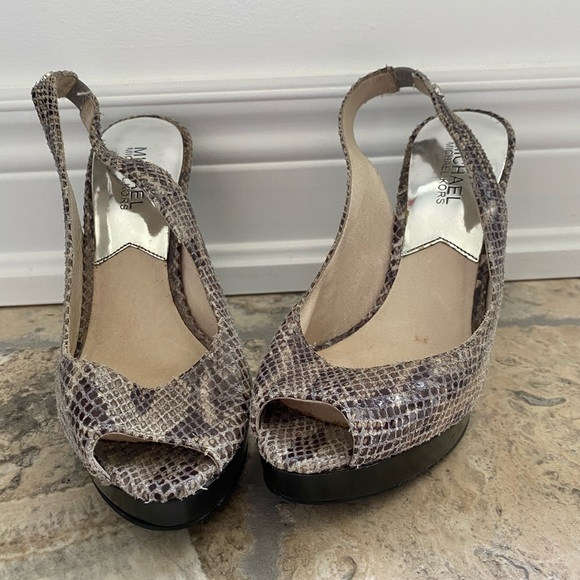 Micheal Kors heels - Picture 4 of 8